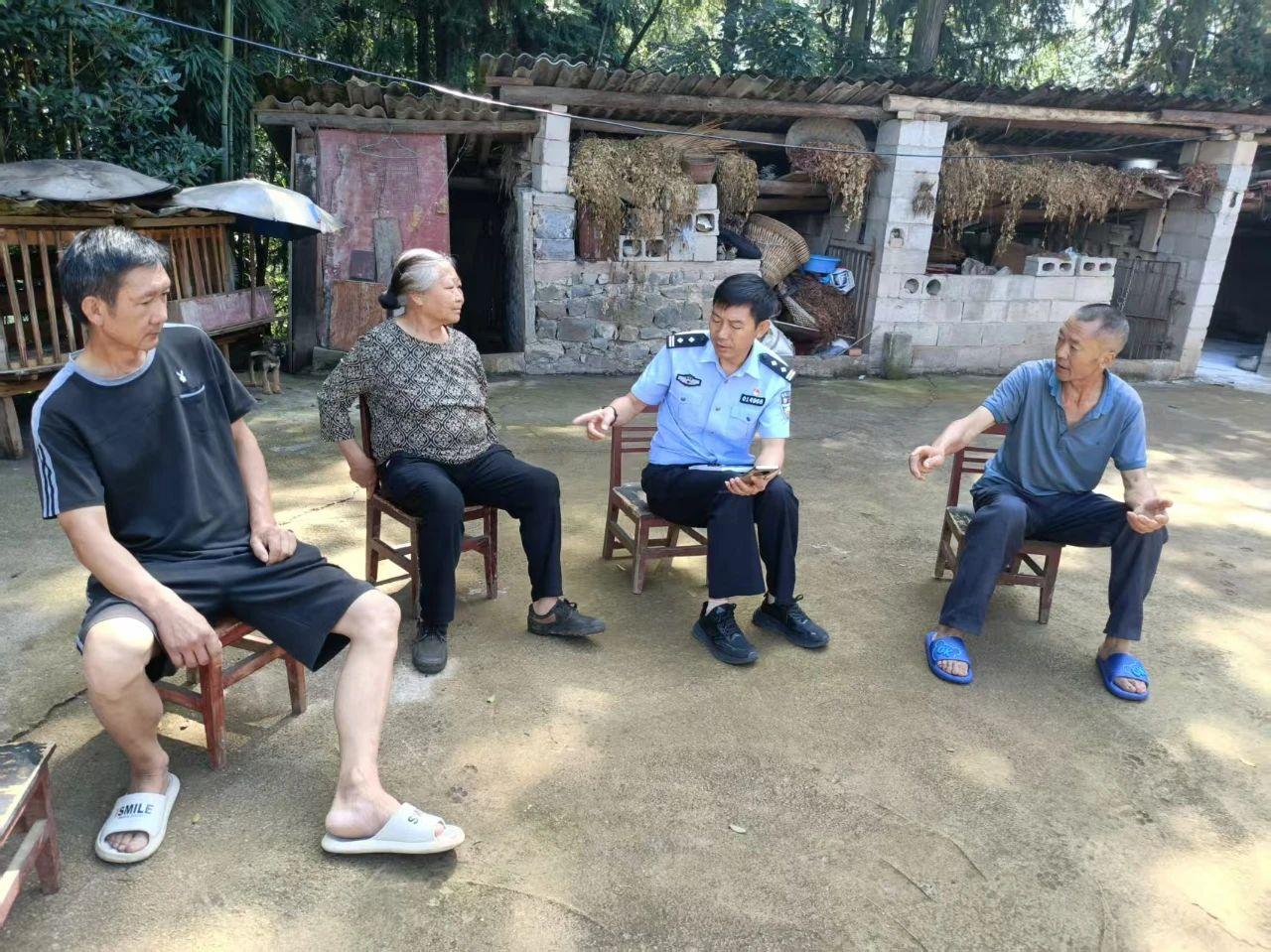貴州普定公安創(chuàng)新反詐宣傳模式 讓安全知識(shí)“活”在百姓身邊