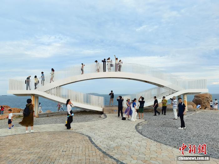 在平潭國(guó)際旅游島感受“青春時(shí)尚”風(fēng)潮